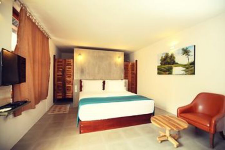 Room 9 of 18