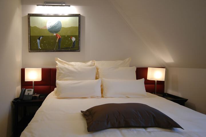 Room 14 of 66