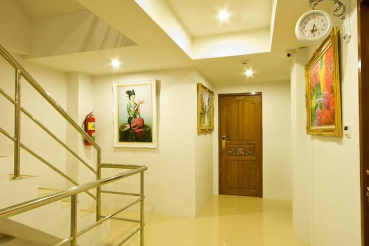 Ballroom/Hall 33 of 39