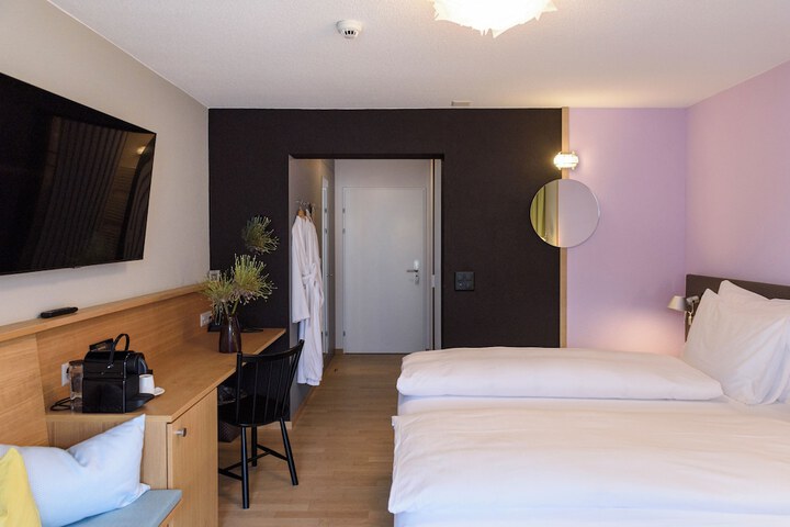 Room 12 of 66