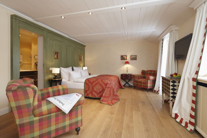 Room 3 of 64