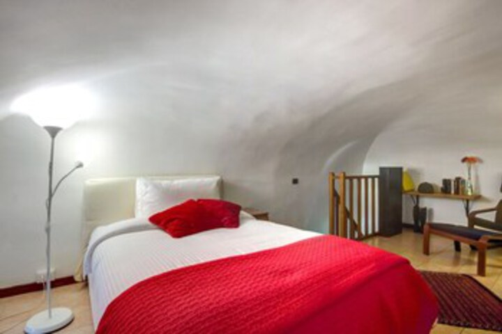 Room 9 of 25