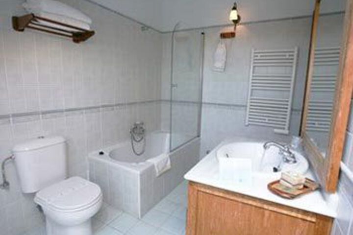 Room 2 of 35