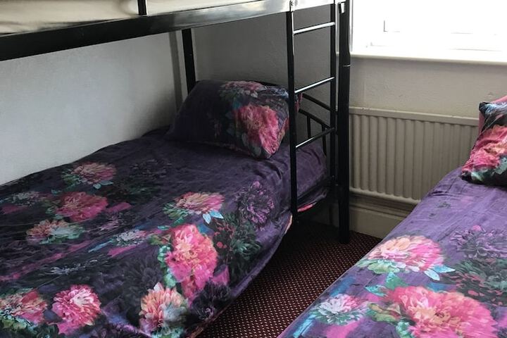 Room 9 of 37