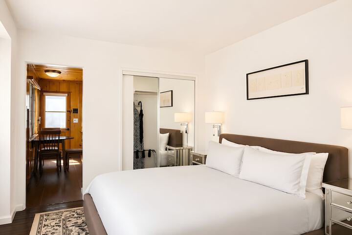 Room 4 of 52