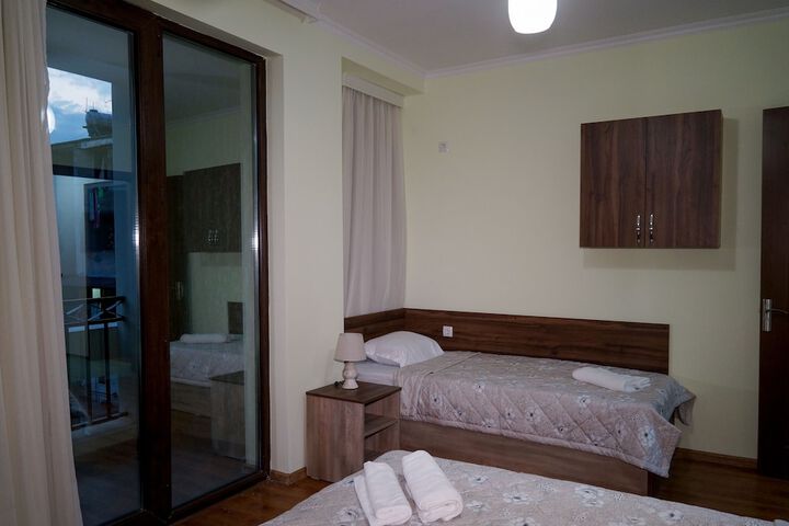 Room 9 of 10
