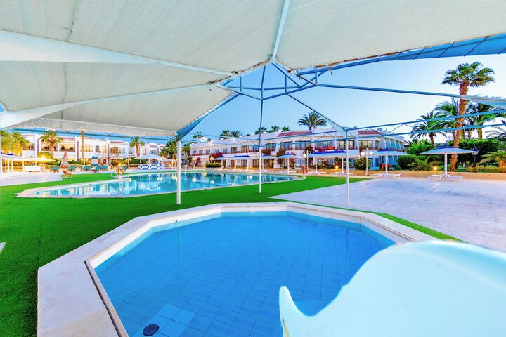 Pool 13 of 40