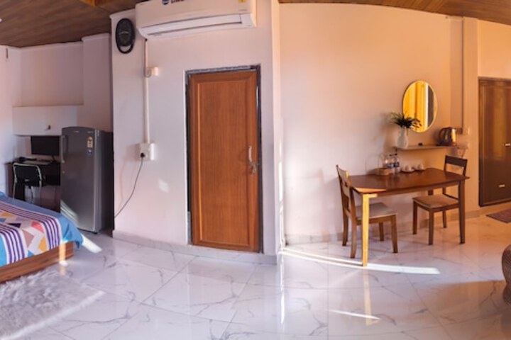 Room 5 of 8