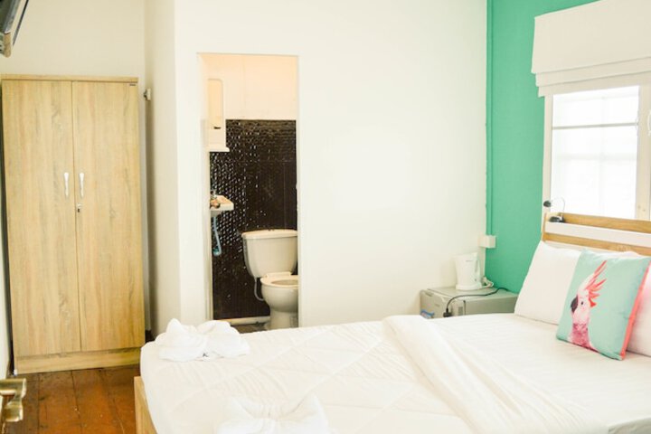 Room 5 of 27