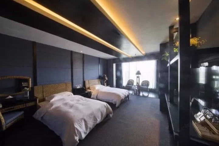Room 5 of 65