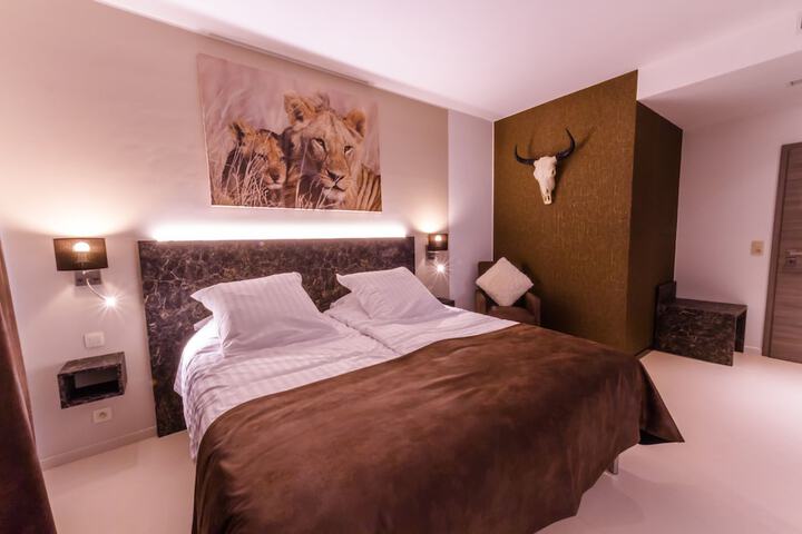 Room 4 of 37