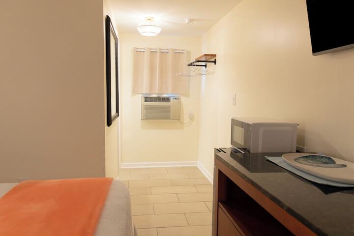 Room 7 of 16