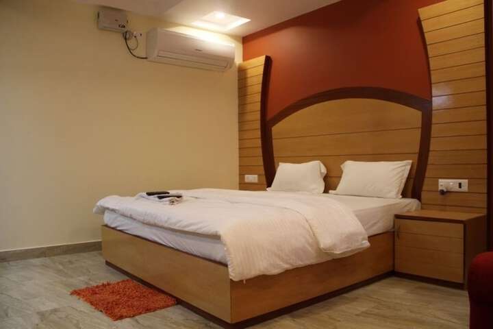 Room 3 of 10