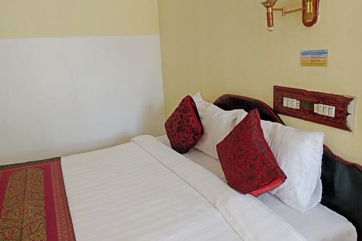 Room 3 of 27