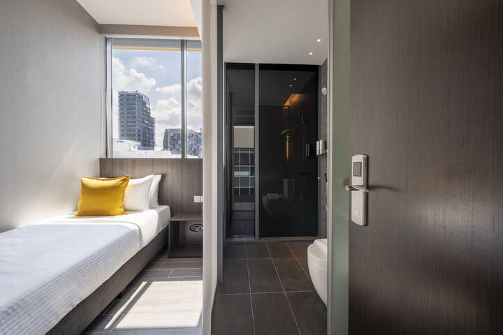 Room 5 of 33