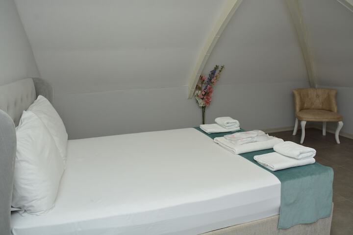 Room 57 of 115