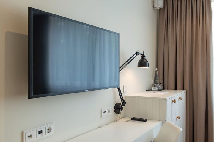 Room 3 of 93