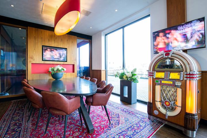 Entrance & Lobby