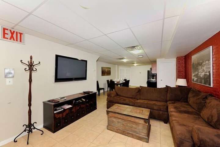 Room 225 of 324