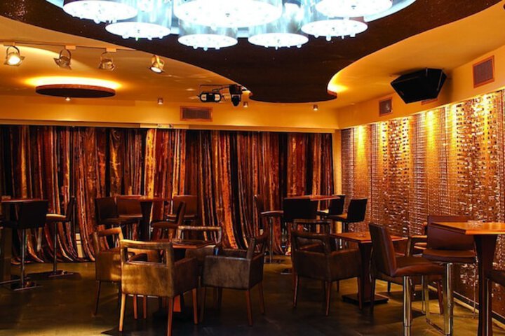 Lounge 71 of 90