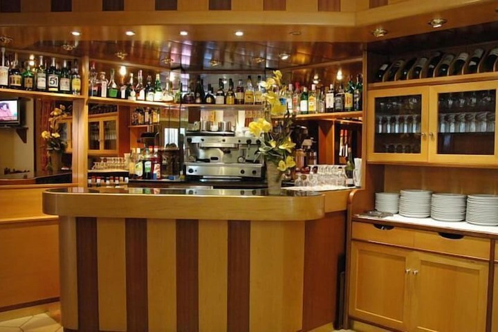 Lounge 36 of 45