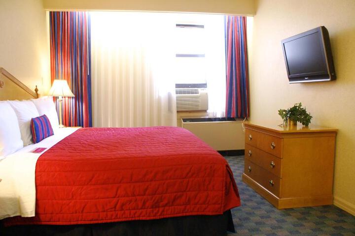 1 King Bed (2 of 9)