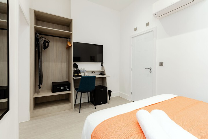 Room 35 of 106