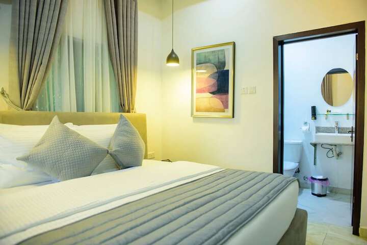 Room 6 of 37