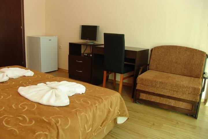 Room 4 of 16