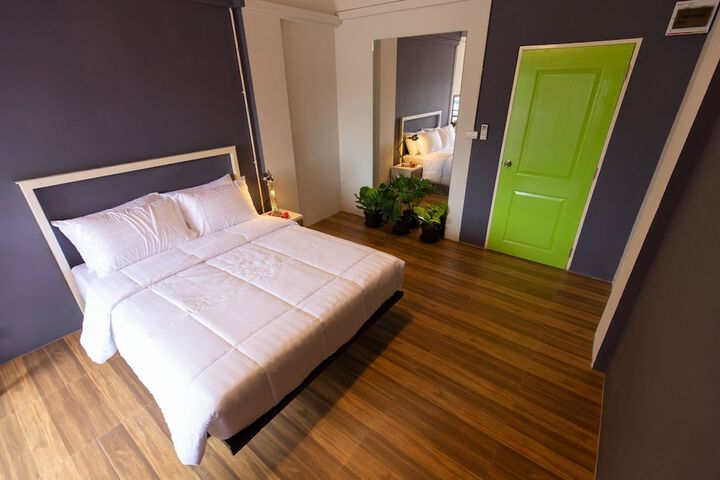Room 6 of 71