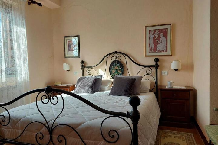 Room 4 of 160