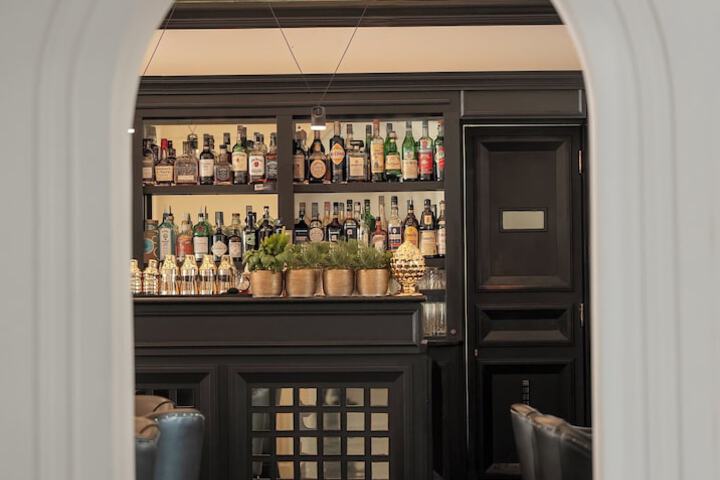 Lounge 182 of 250