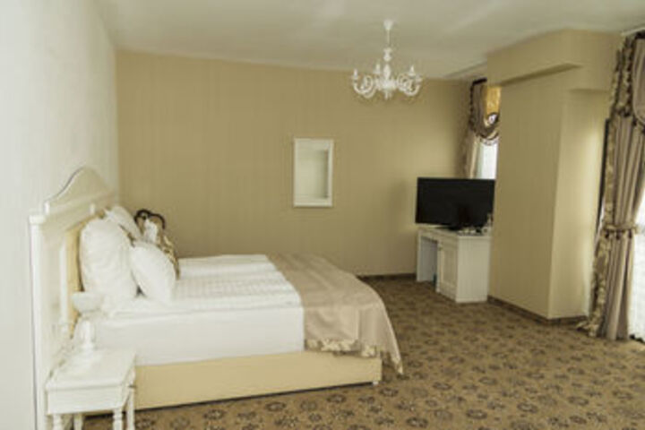 Room 10 of 43