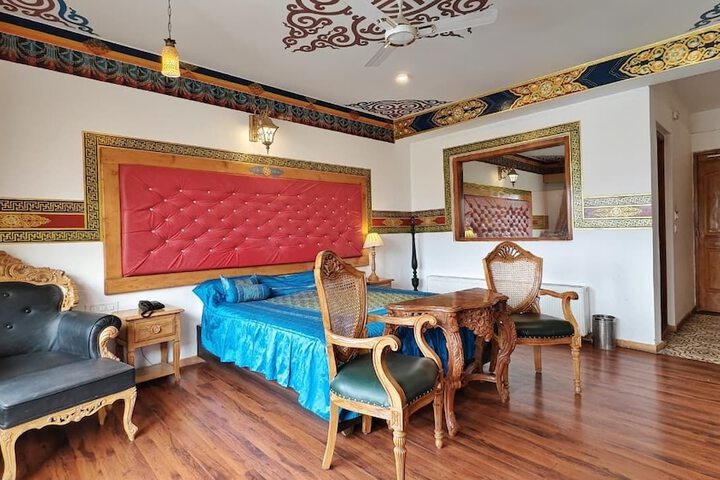 Room 9 of 38