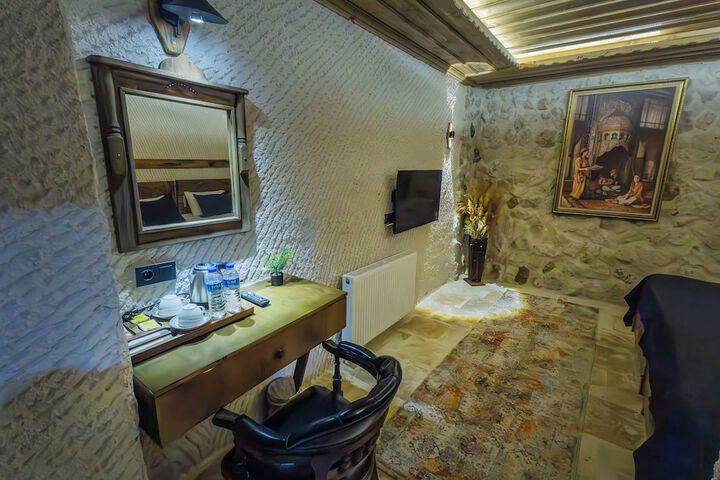 Room 25 of 48