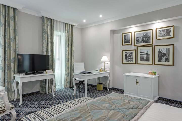 Room 16 of 50