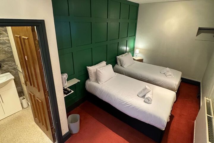Room 8 of 43