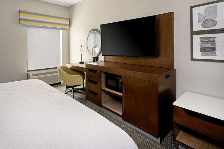 1 King Bed Study with Sofa Bed (24 of 24)