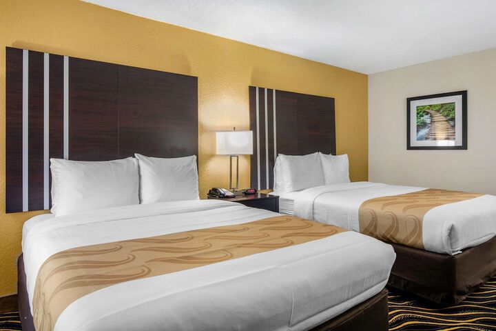 1 Queen Bed (12 of 15)