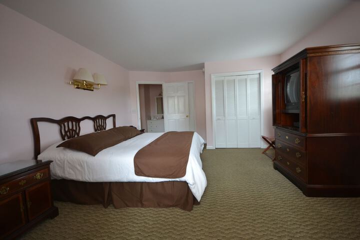 Standard Apartment 1 King Bed with Sofa Bed Upper Floor No Elevator (3 of 8)