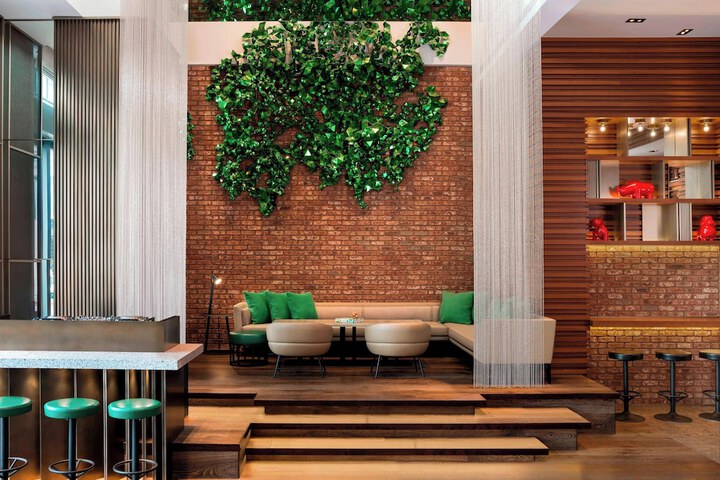 Lounge 123 of 182