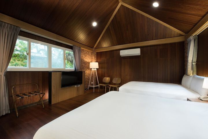 Room 10 of 38