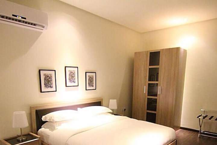 Room 6 of 32