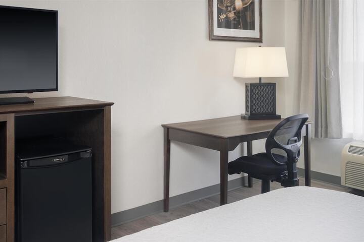 Room 7 of 32