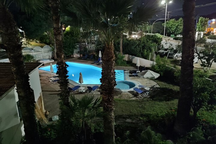 Pool 19 of 35