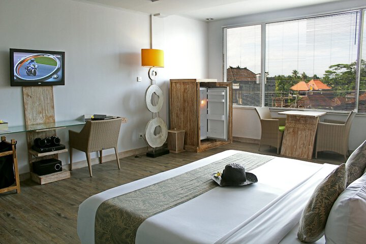 Room 3 of 63