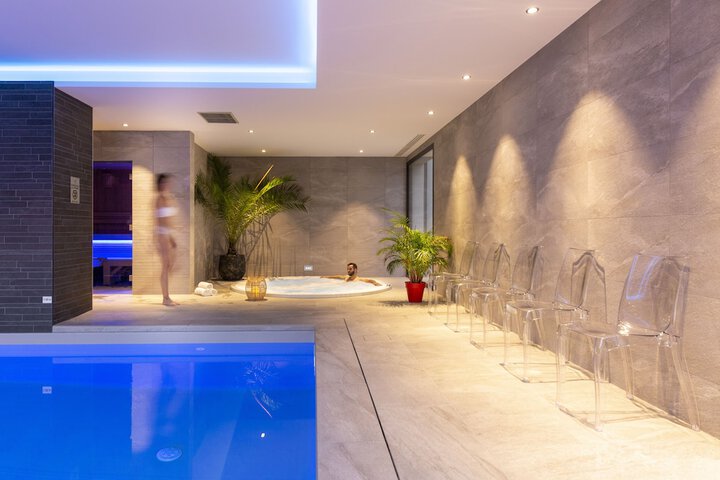 Pool 35 of 77
