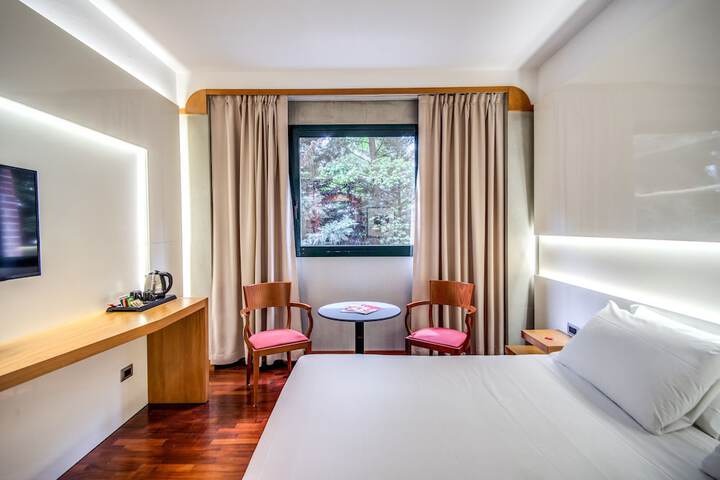 Room 11 of 36