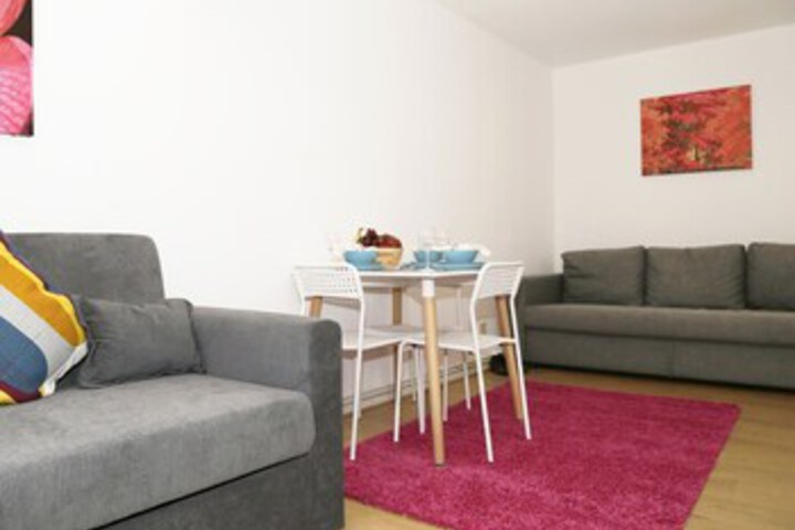 Room 10 of 38