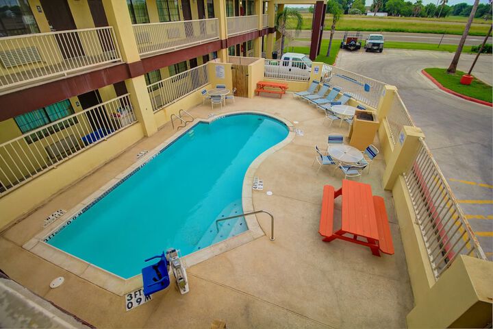 Pool 81 of 177